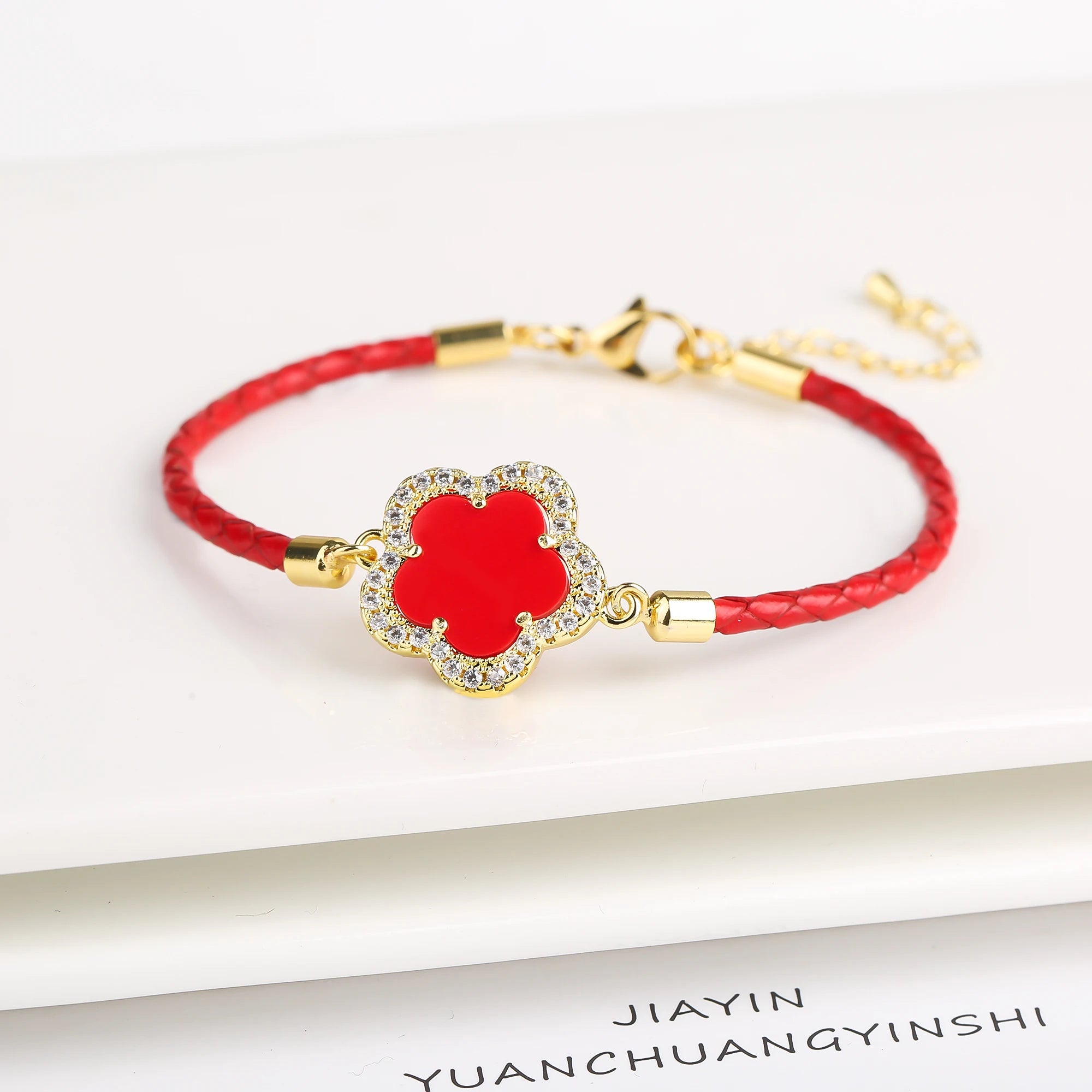 2024 Classic Shiny Zirconia Stone Five Leaf Flower Leather Braided Bracelet Fashion for Women Party Brand Jewelry Daily Wear Qme Red