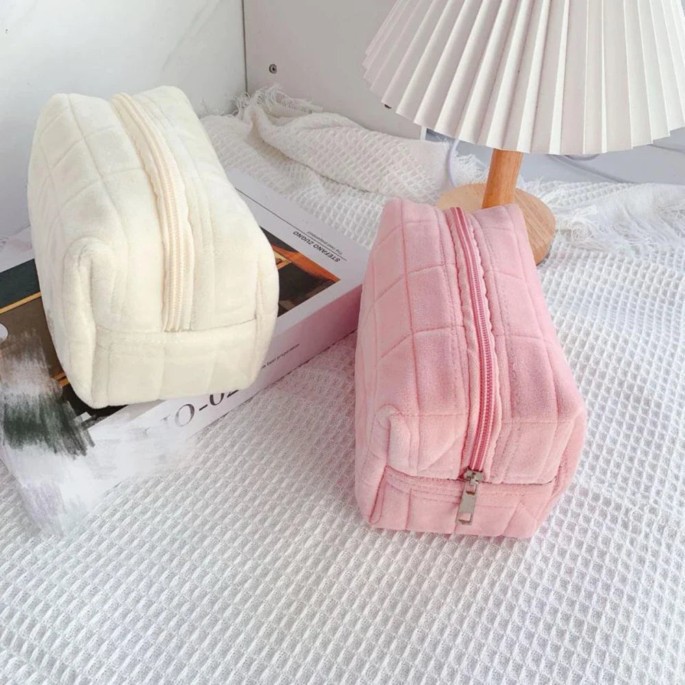 Cute Plush Makeup Bag for Women Portable Travel Small Cosmetic Bags Solid Color Zipper Toiletry Bag Washing Pouch Storage Bags Qme