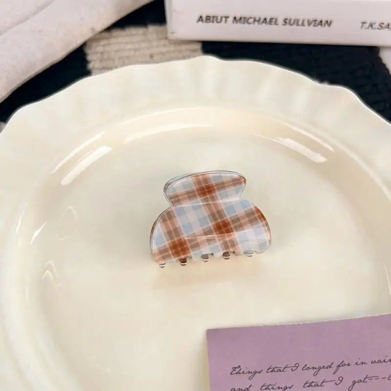 Elegant Plaid Series Acrylic Hair Claw Classic Retro Clips Trendy Qme A8