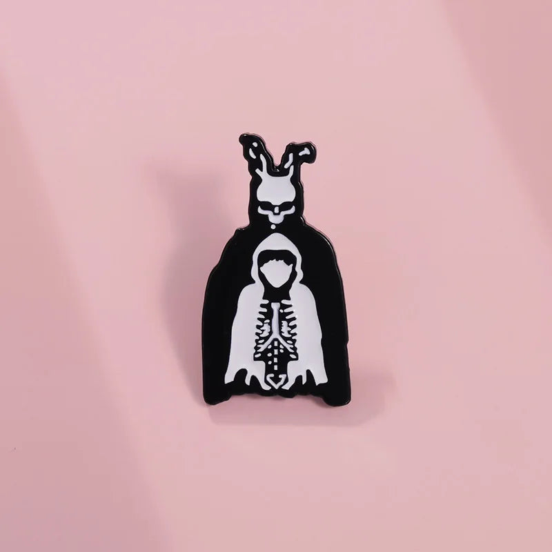 Horror Movies Mysterious Figure Brooch Enamel Pin Cartoon Thriller Film Brooches Lapel Backpack Badge Halloween Jewelry Gift Pin Qme