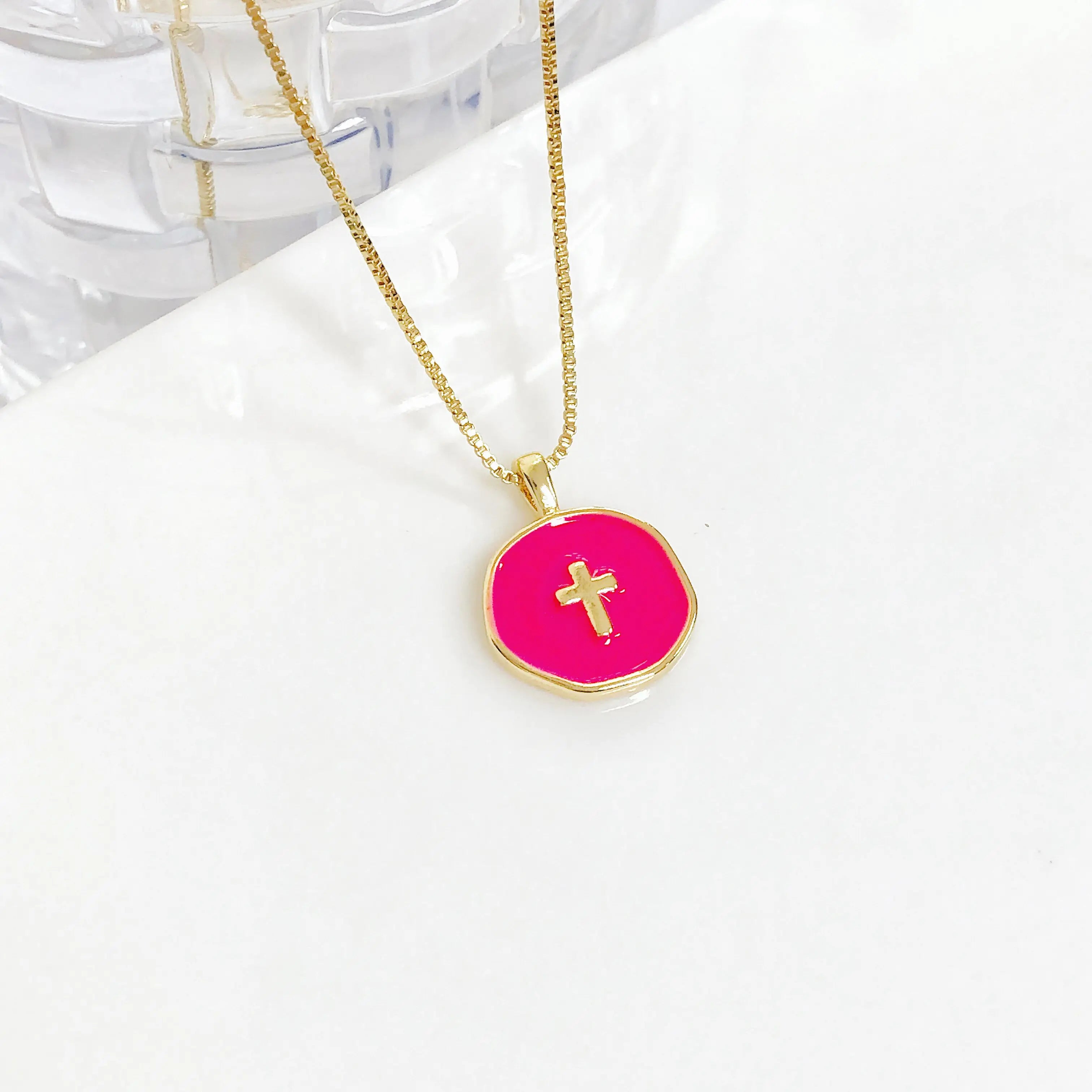 Simple Enamel Art Round Shape Cross Pendant Necklace Fashion for Men Women Daily Party Religious Jewelry Wedding Female Gift Qme 4