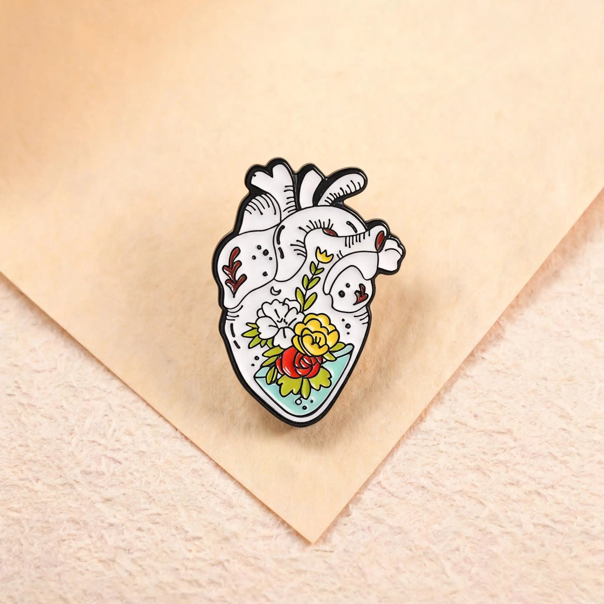 Retro Floral Human Heart Enamel Badge Anatomical Heart Rose Brooch Cute Lapel Pin Gift for Doctor Nurse Medical Lover Jewelry Qme