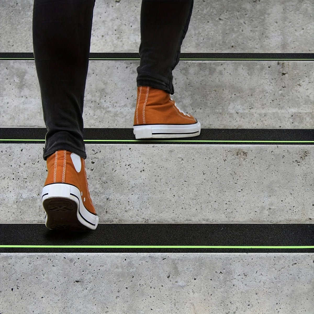 Glow in Dark Anti Slip Traction Tape Green Stripe Friction Abrasive Adhesive For Stair Tread Step Indoor Outdoor Qme