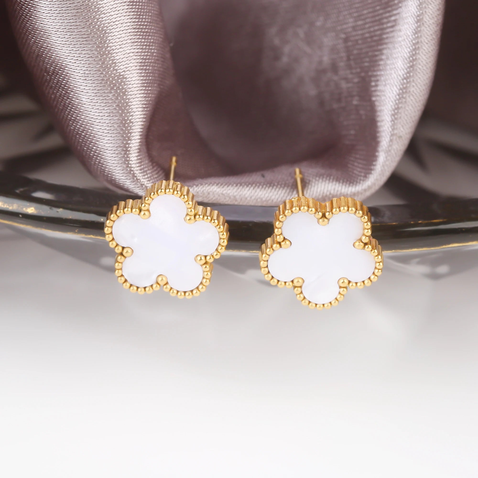 Classic Stainless Steel Five Leaf Flower Set Bracelet Necklace Earrings Luxury for Woman Party Daily Wear Jewelry Free Shipping Qme White Earrings