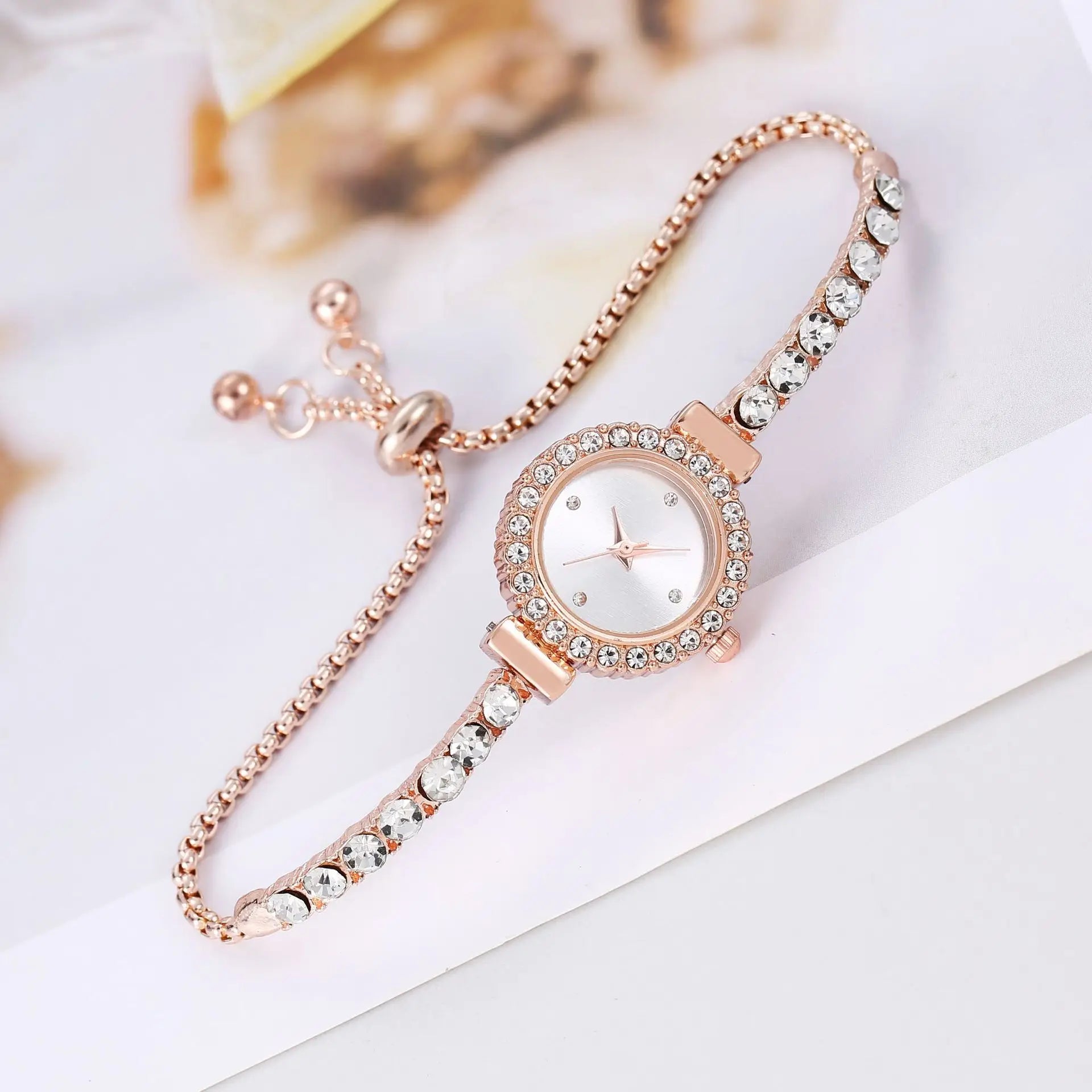 Relógio de quartzo analógico com pulseira requintada da moda feminina (sem caixa) Qme WHITE