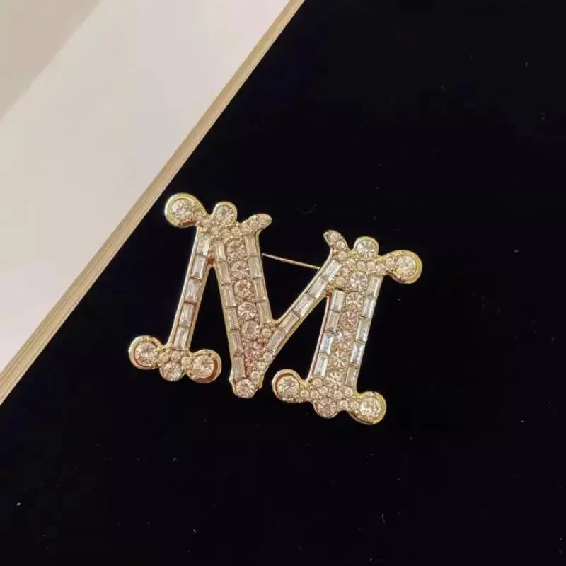 Rhinestone Letter Initial Brooch Pin, Sparkly Alphabet Lapel Pin Fashion Jewelry Gifts for Women Coat Dress Decoration Qme C