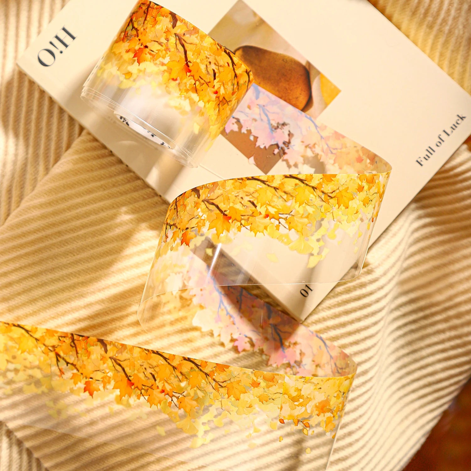 1 Roll Autumn Fall Leaves Pattern Tape for DIY Scrapbook Journal, Phone Case Decoration, Gift Wrapping & Craft Collage Qme