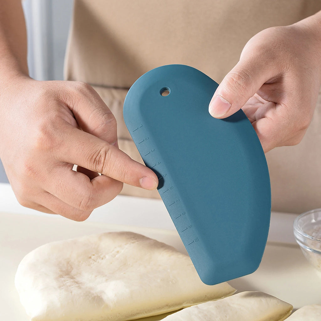 Dough Scraper Dough Cutter Bench Scraper Dough Scrapers Multipurpose Food Scrapers for Dough, Cake, Bread Qme