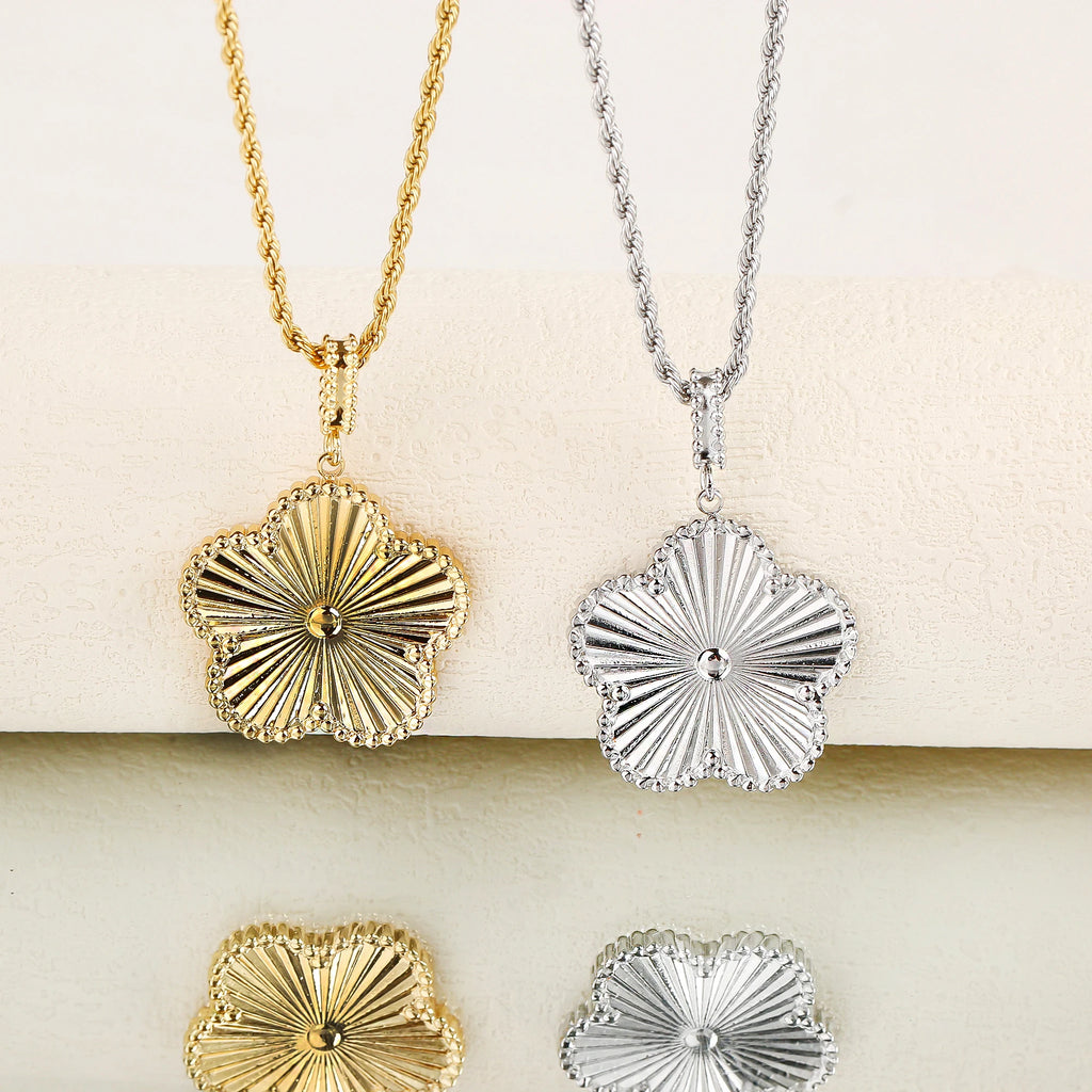 New Arrival 26mm Stainless Steel Metal Laser Pendant Necklace Luxury for Woman Wedding Party Trend Jewelry Accessories Clover Qme