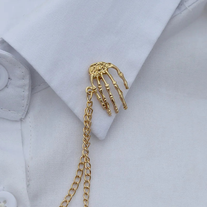 New Brooches Punk Skull Shirt Collar Pins Retro Fashion Men and Women Steampunk Charm Palm Universal Retro Chain Brooch Qme
