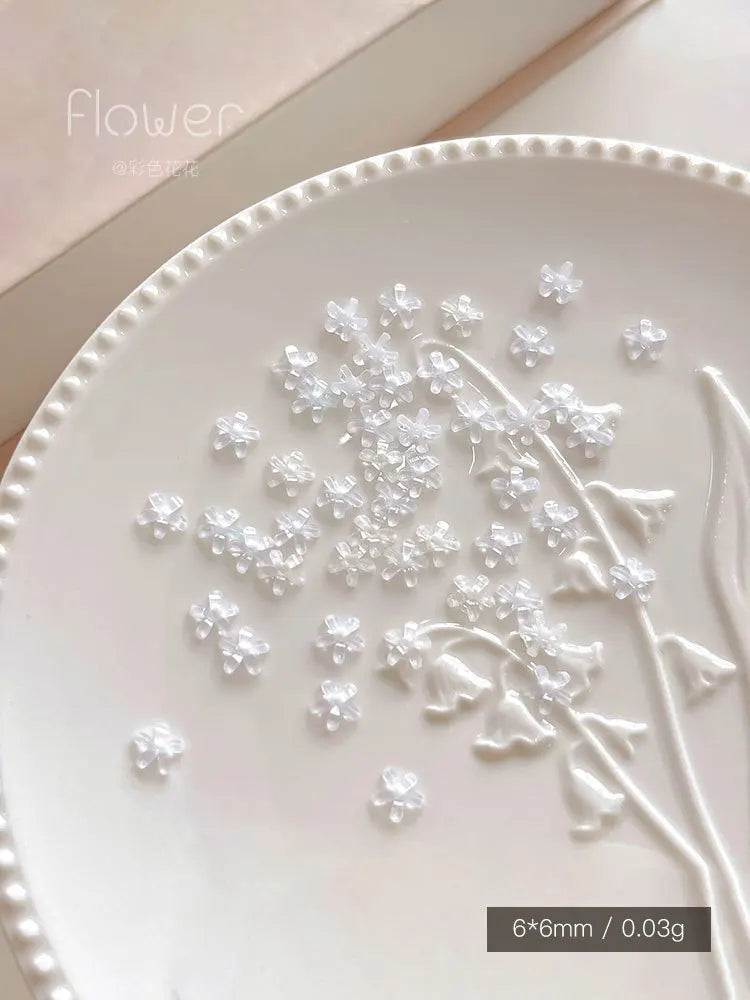 Sparkling White 5 Petal Flower Nail Charms, 3D Resin Small Flat Back Daisy Nail Art Decorations, Bling DIY Manicure Rhinestones Qme white 6mm 50pcs