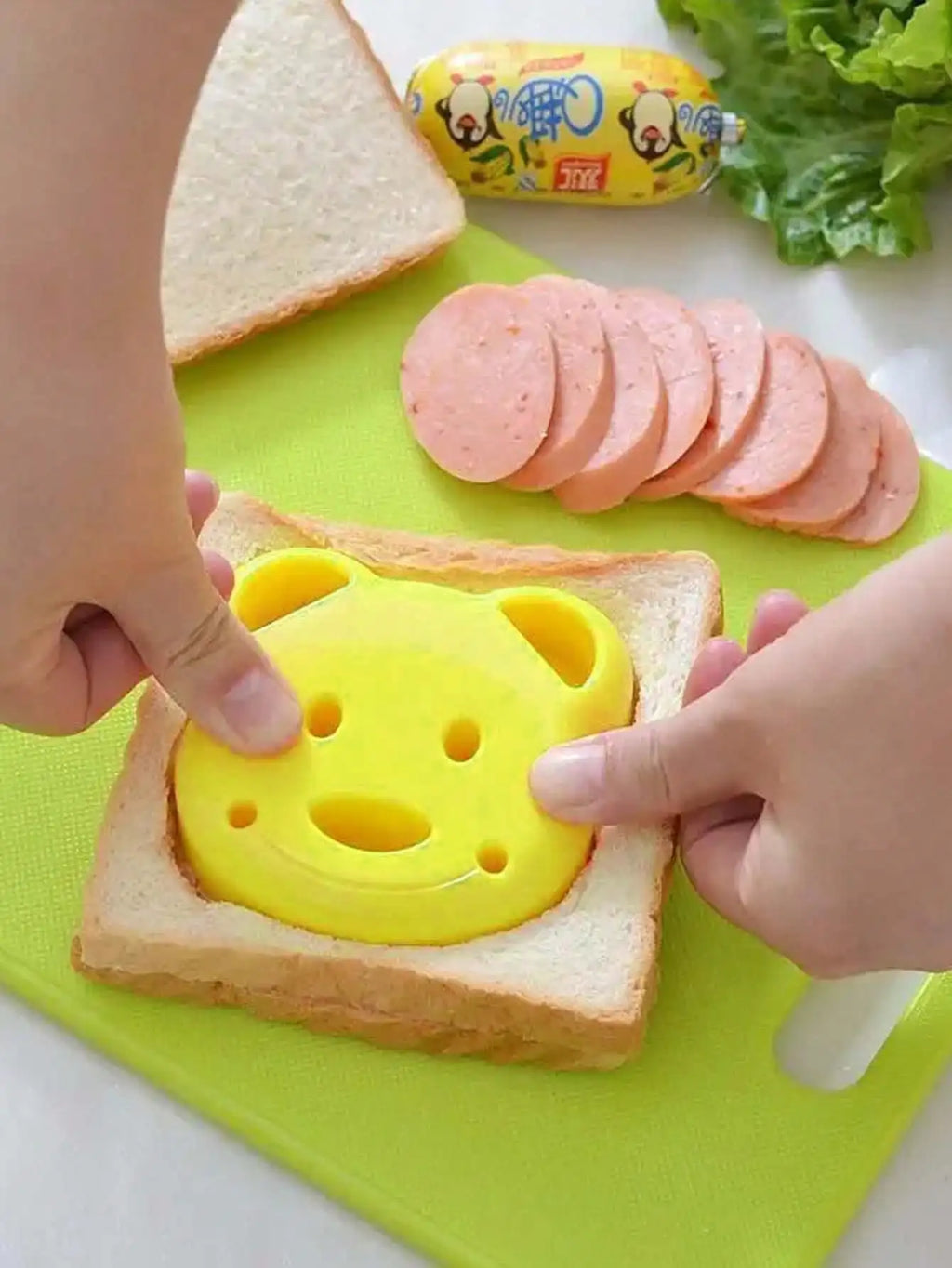 Cartoon Bear Equipped DIY Sandwich Mold Children's Lunch Box Cutting Qme
