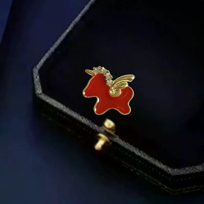 Cute Red Dripping Oil Zodiac Pony Brooches Versatile Animals Horse Corsage Pins Clothing Accessories New Year's Day Gifts Qme