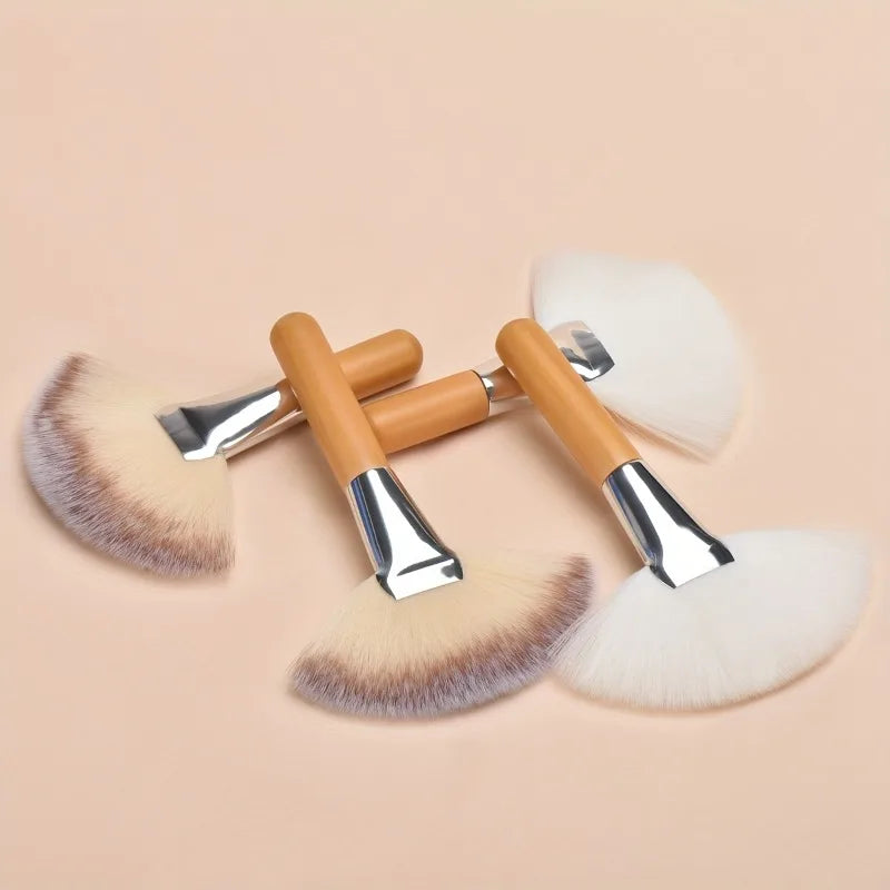 Professional Makeup Brushes Large Fan Brush Wooden Handle Designed Qme