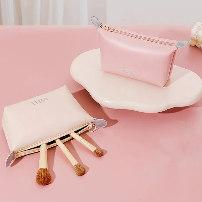 A waterproof makeup bag, convenient handheld storage bag, makeup bag with large capacity Qme