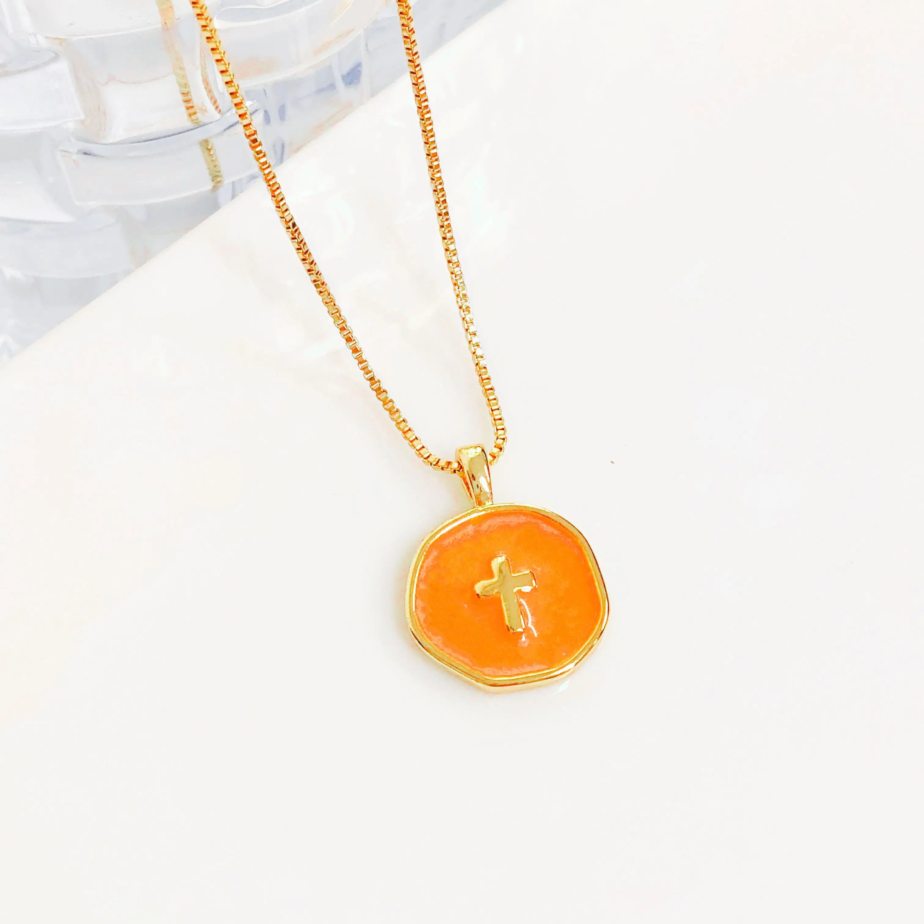 Simple Enamel Art Round Shape Cross Pendant Necklace Fashion for Men Women Daily Party Religious Jewelry Wedding Female Gift Qme 7