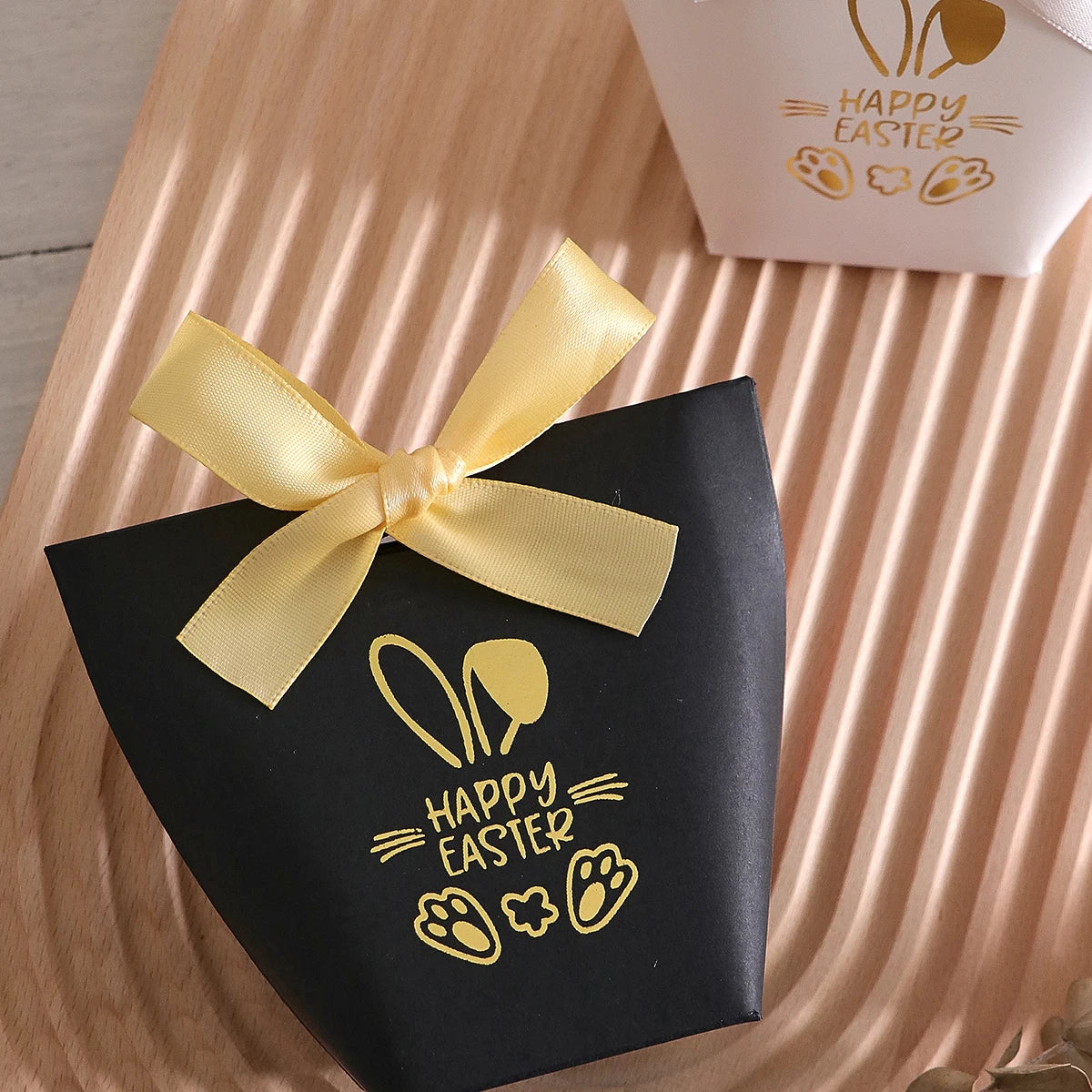 5Pcs Happy Easter Mini Gift Boxes with Bunny and Paw Print Design, Green Packaging with Gold Foil'Happy Easter' Message, Satin Qme