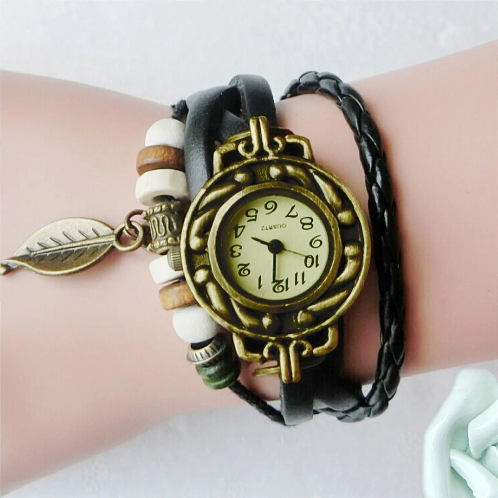 Women’s Vintage And Personalized Leather Winding Bracelet With Leaf Pendant Fashion And Casual No Waterproof Quartz Watch Qme Black No