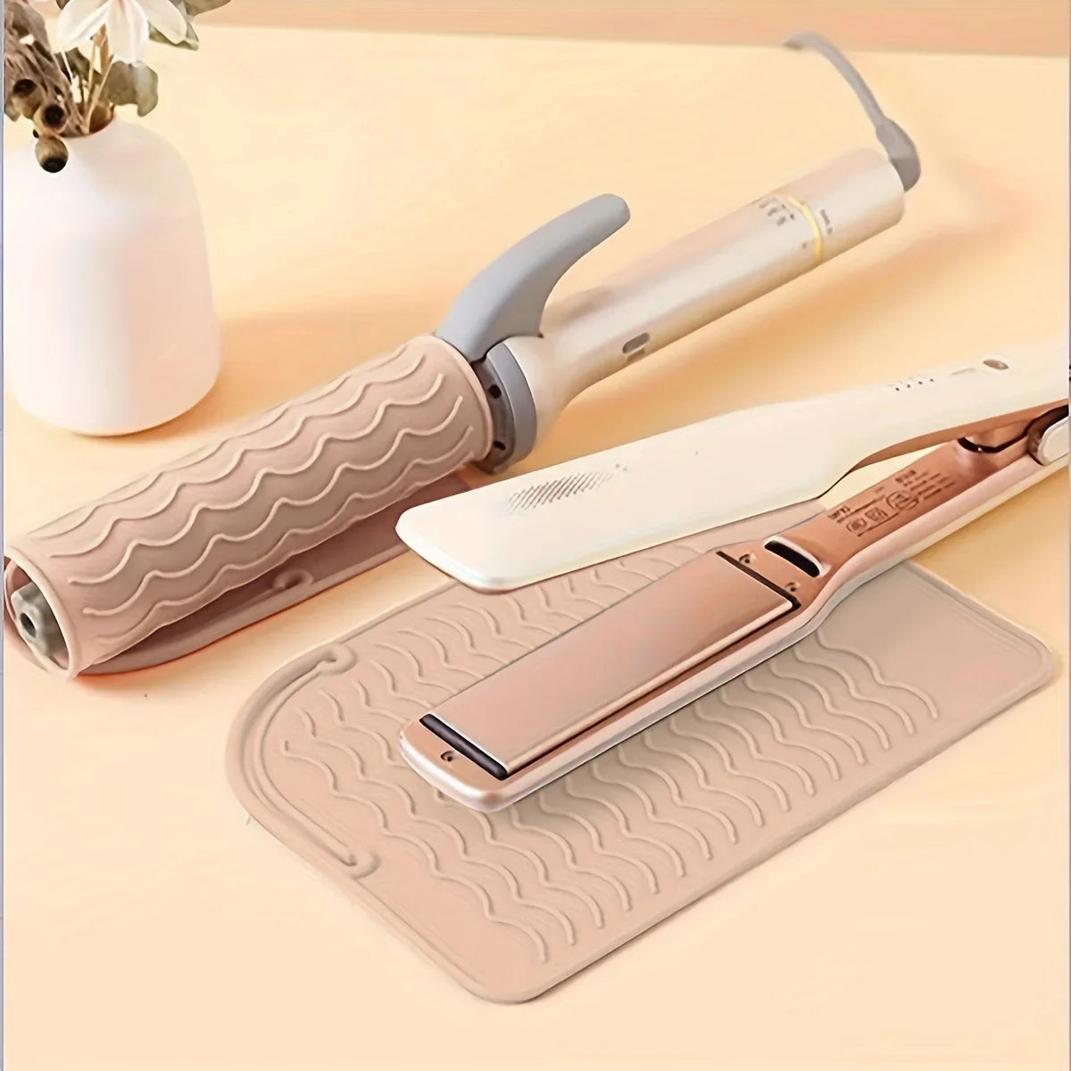 1PC Silicone Heat Resistant Mat For Hair Styling Tools, Pad For Curling lrons And Straighteners, Portable Styling Heat Mat Qme Pink