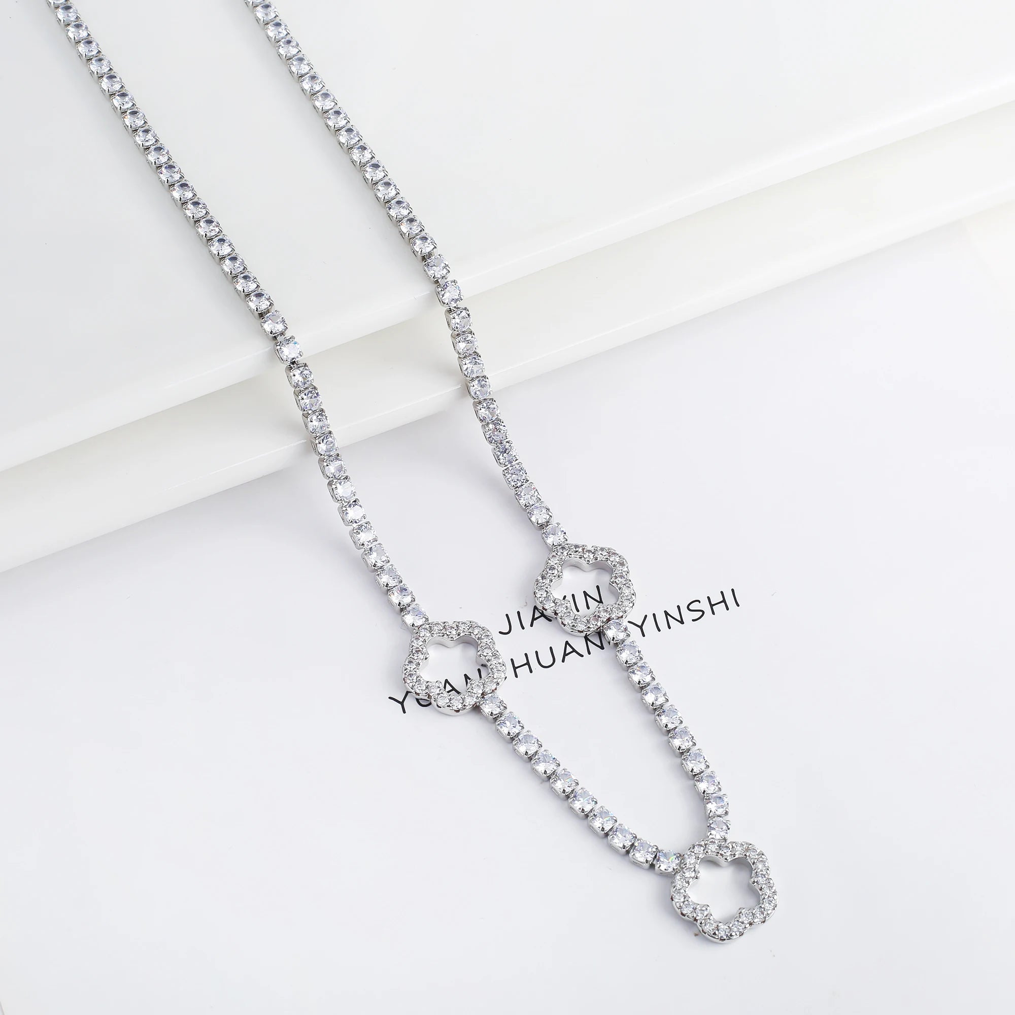 High Quality Zirconia Five-Leaf Flower Ladies Charm Necklace Fashion Plant Plum Blossom Choker Chain Jewelry For Daily Wear Qme Silver
