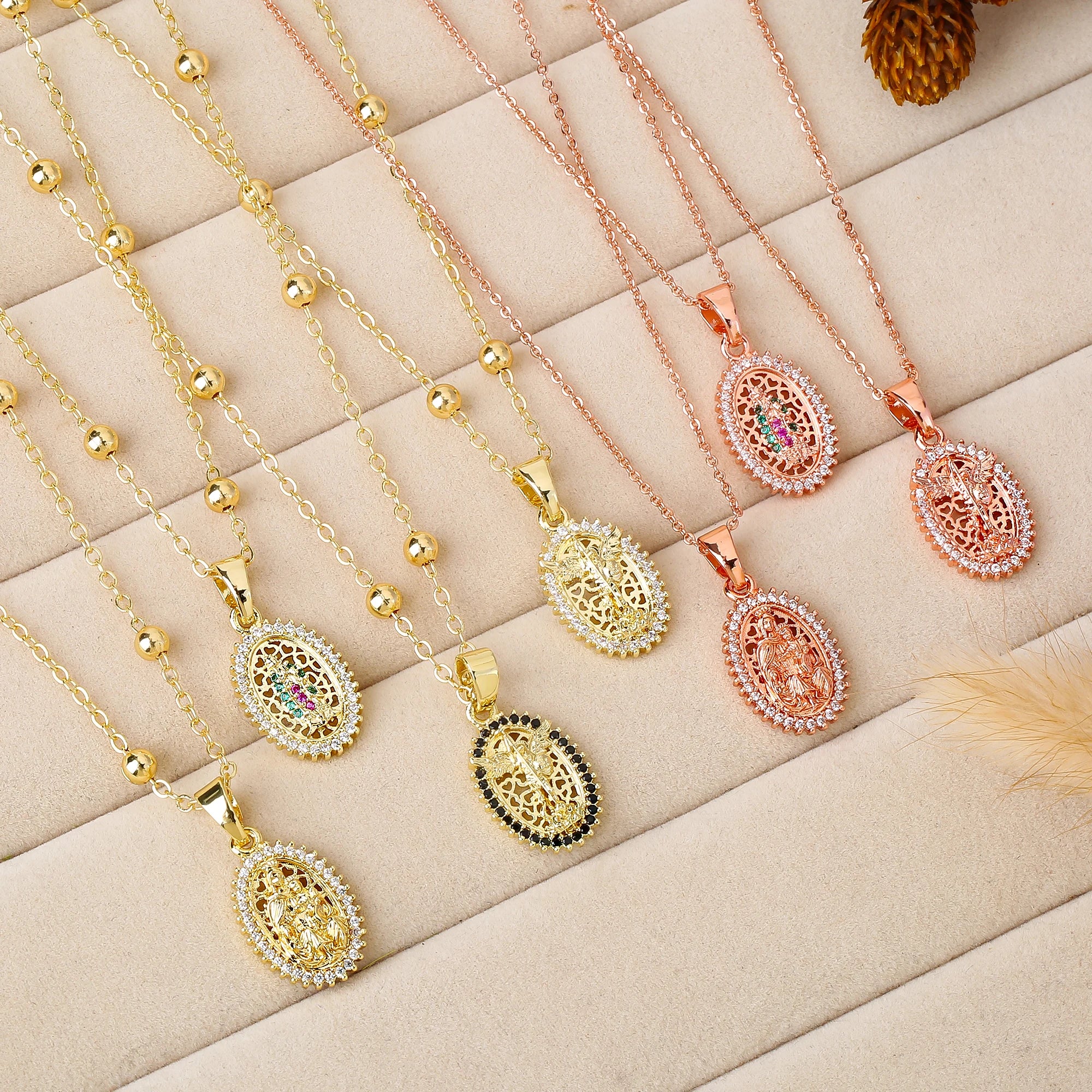 Gold/Rose Gold Virgin of Guadalupe Oval Pendant Necklace Rhinestone Filigree Hollow Religious Catholic Necklace for Women Gift Qme