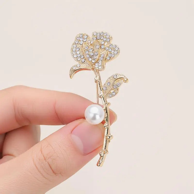 Elegant Gold Color Rose Flower Brooches For Women Alloy Rhinestone Bouquet Brooch Wedding Coat Dress Decoration Gifts Qme