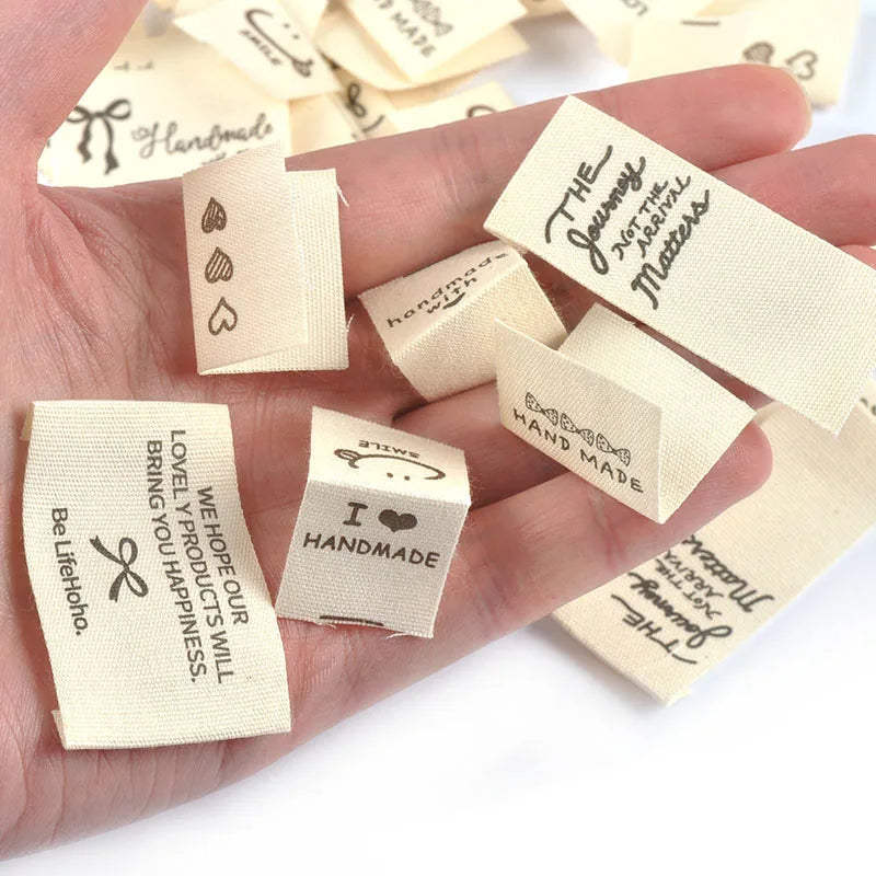 50pcs 19.5-44mm Random Mix Simple Beige Printed Labels For Clothing DIY Hats Bags Sewing Decorative Handmade Accessories C3782 Qme
