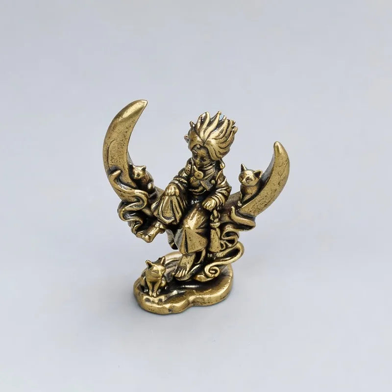 Vintage Brass Moon Witch，Mini Statue Antique Metal Desktop Ornament Gothic Witchcraft Table Decor Halloween Mystical Amulet Gift Qme