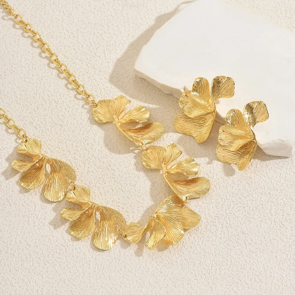 Fashion Niche Metal Necklace Exaggerated Irregular Folds High End Flower Design Earrings Set Women's Jewelry Qme
