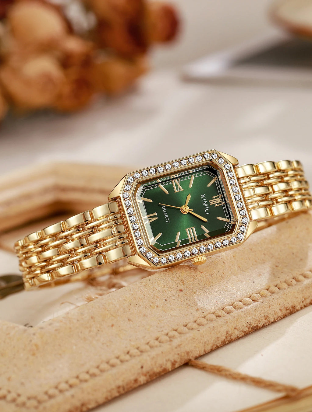 1 pcs women's retro Roman numeral rhinestone dial steel strip student casual quartz watch Qme Golden Green