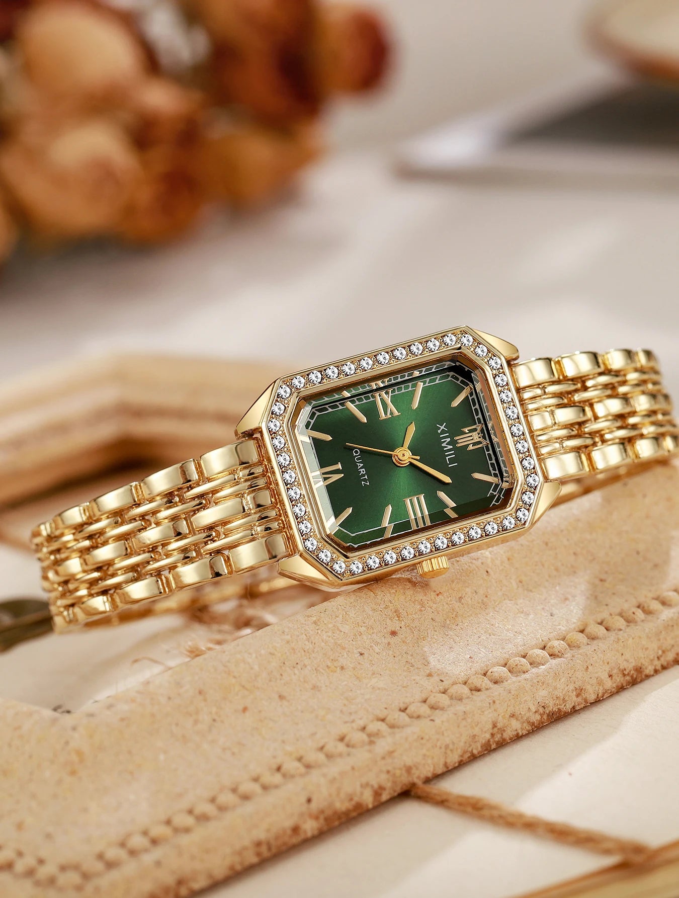 1 pcs women's retro Roman numeral rhinestone dial steel strip student casual quartz watch Qme Golden Green