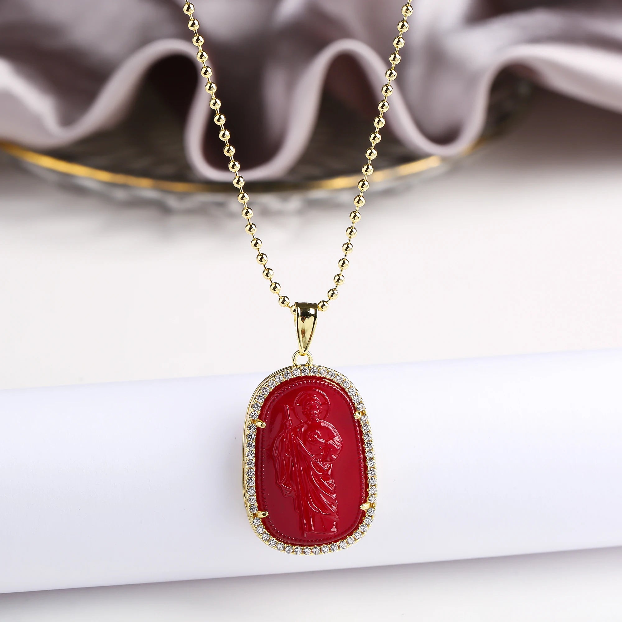 High Quality Creative Shiny Zirconia Crystal St. Jude Pendant Necklace Classic for Man Woman Religious Fine Jewelry Party Gift Qme Gold Red
