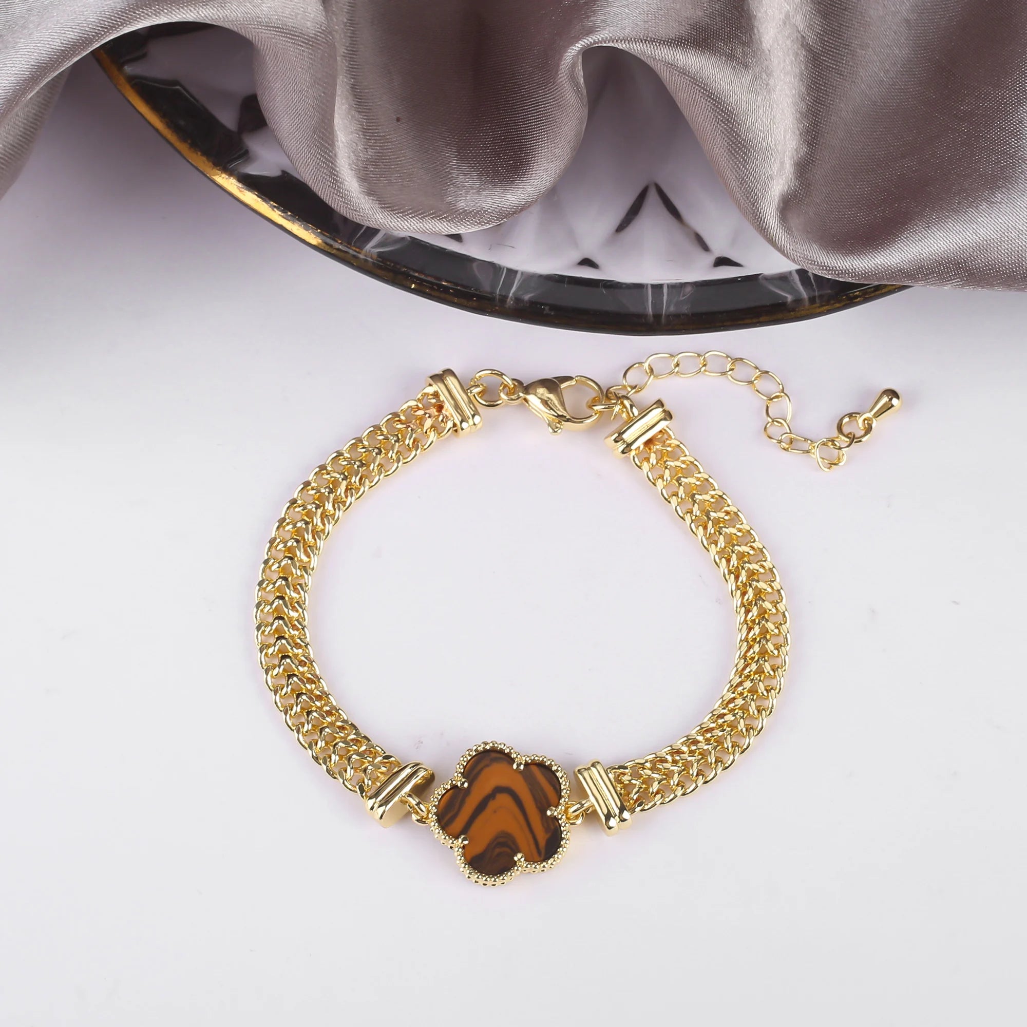 New Popular 15mm Natural Stone Five-Leaf Flower Adjustable Bracelet Classic Simple Woman Flower Jewelry Bracelet Free Shipping Qme Gray Shell