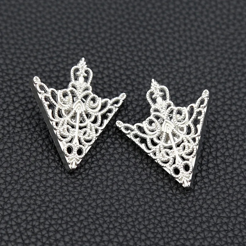 Women Vintage Triangle Shirt Collar Pin Collar Brooch Hollow Out Metal Men Brooch Clothes Decorative Cute Jewelry Accessories Qme A1