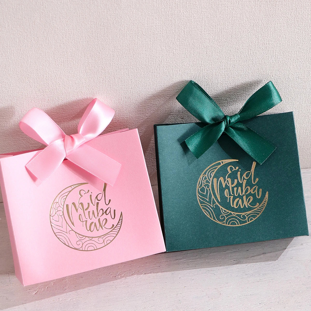 5-Pack Eid Al Adha Gift Boxes - Elegant Crescent Moon Design - White and Gold Mini Gift Bags with Ribbon Ties - Perfect for Choc Qme