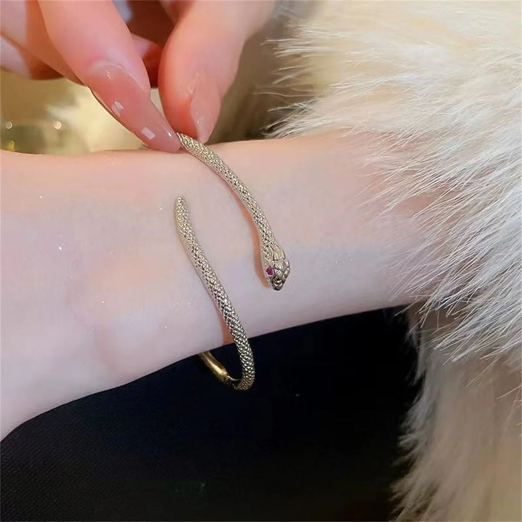 Hetian Jade Bell Bracelet Bangle Retro Palace Design Fashionable Women's Jewelry Antique daily accessories Qme