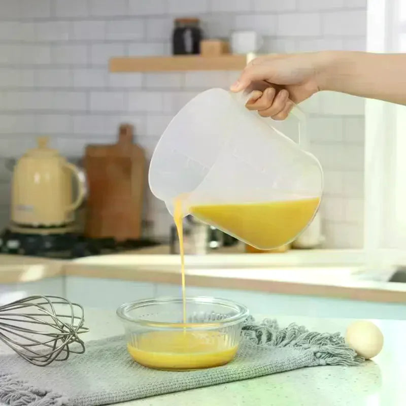 2.5L Large Capacity Baking Measuring Cup Scale Kitchen Mixing Bowl With Lid Transparent Plastic Mixing Cup For Home Tools Qme