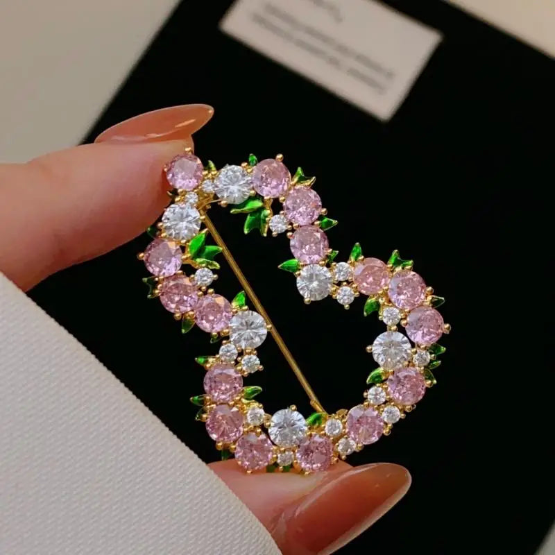 Fashion Pink Rhinestone Lucky Gourd Shaped Brooches For Women Clothing Accessory Crystal Openwork Gourd Brooch Pin Party Jewelry Qme