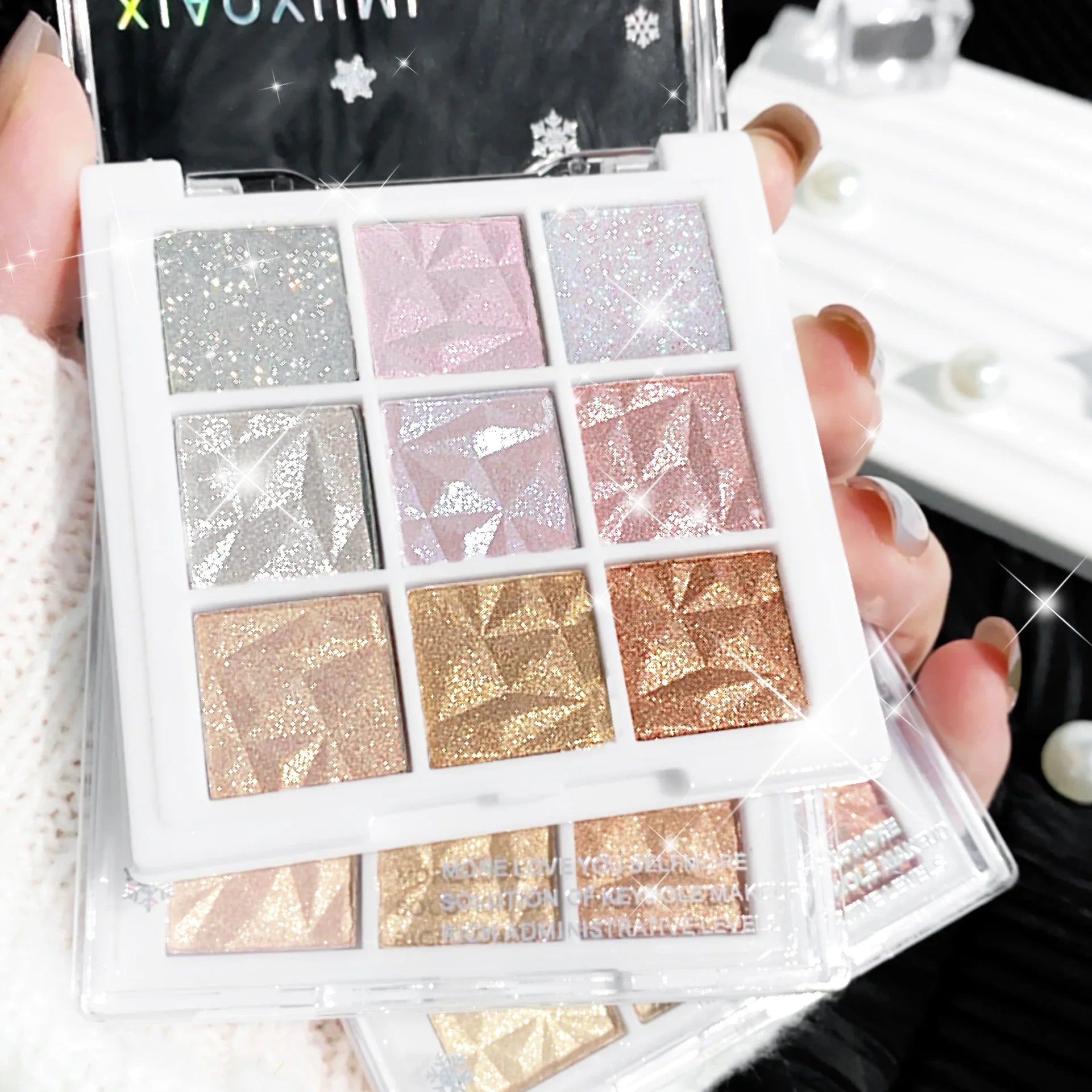 Christmas Snowflake 9-Color Eyeshadow Palette Matte Shimmer Glitter Qme