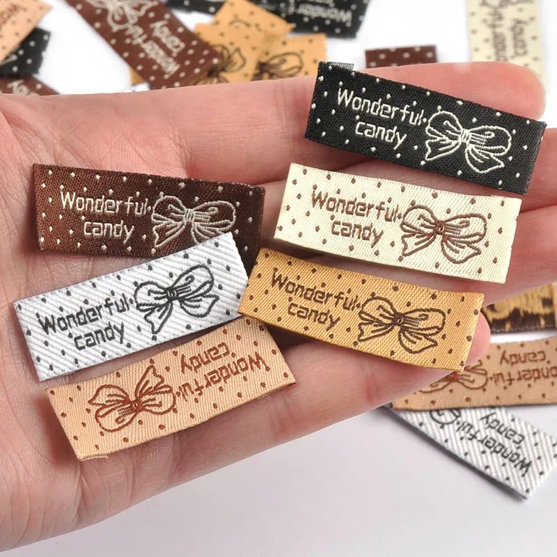 50pcs 41x15mm Mixed 6 Colors Rectangle Bow Dot Pattern Clothes Labels Sewing Supplies DIY Bags Shoes Hats Handmade Fabric c3783 Qme