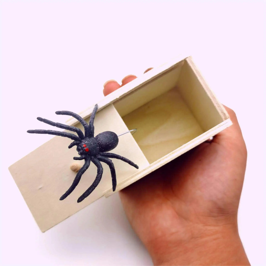 Tricky Toy Simulation Spider Wooden Box Spoof Insect Spider Box Creative Haunted House Horror Scene Layout Small Wooden Box Qme