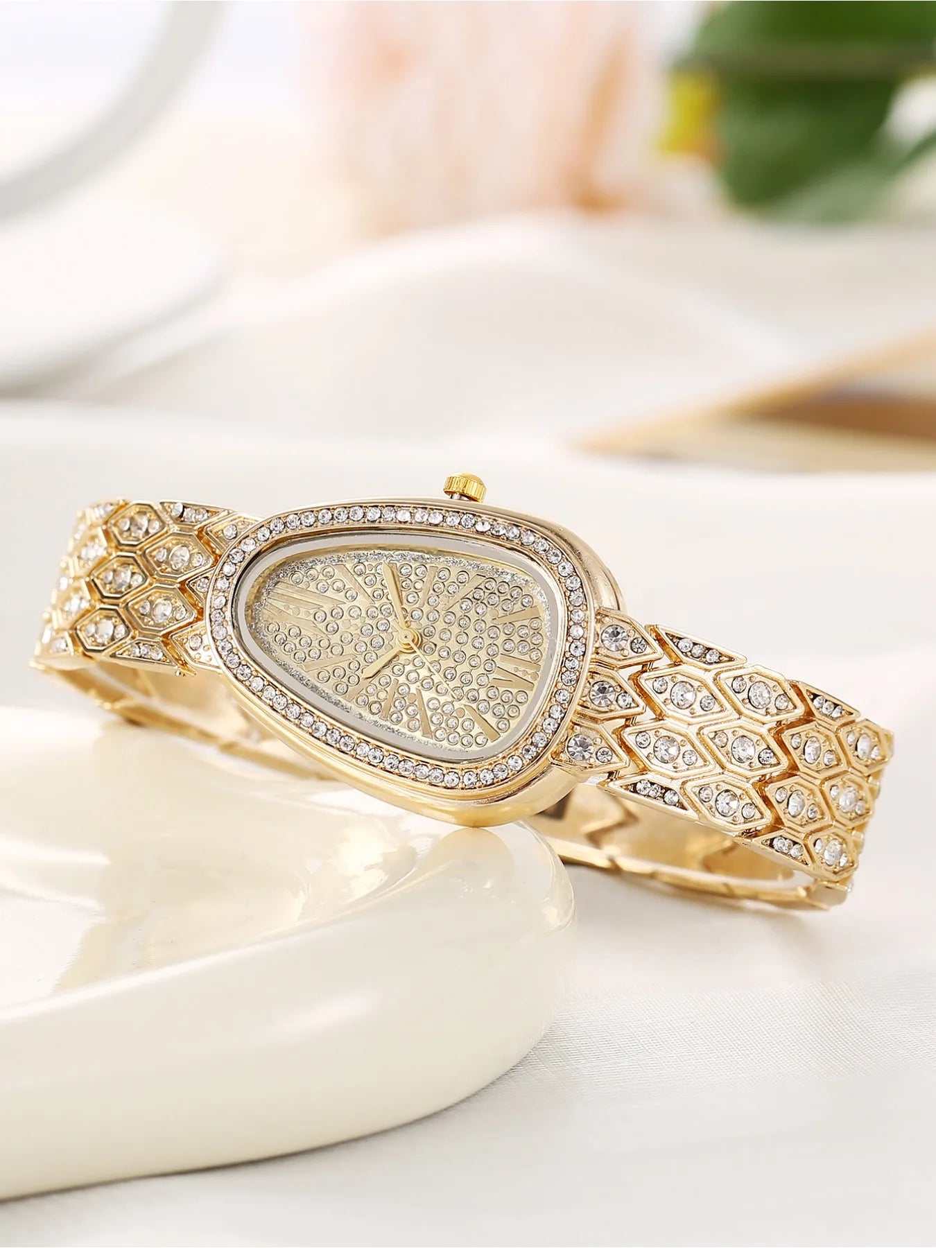 1-piece exquisite and versatile women's watch set, fashionable quartz watch, casual steel strip watch, women's watch Qme