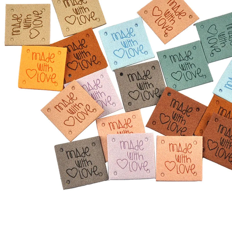 20Pcs 2.5cm Colorful Square Leather Letter Embossed Labels For Garments Bag Handmade Accessories Sewing Clothes Decoration c4015 Qme