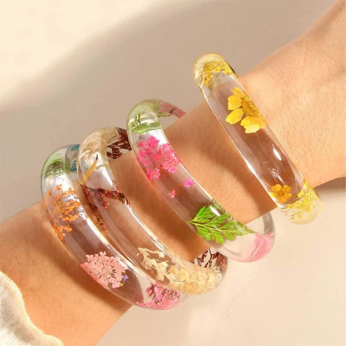 Cool Vintage Flower Leaf Transparent Acrylic Wide Bangle Bracelet Women Boho Coloful Dried Daisy Resin Bracelets INS Jewelry Qme