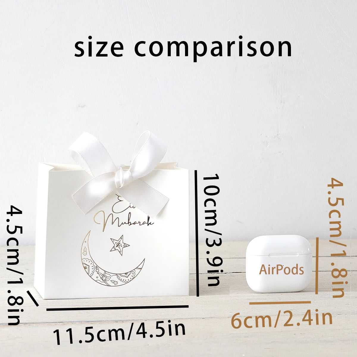 5 Exquisite and Compact Eid Gift Boxes, Available in Elegant Black, Luxurious Green, and Pure White, Decorated with Delicate Gold and Silver Star and Moon Patterns, and Adorned with Luxurious Gold and Silver Ribbons. These Gi Qme