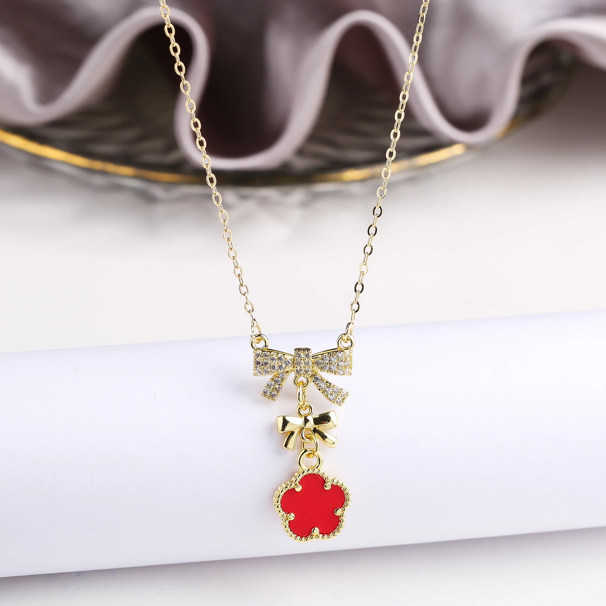 10 Color Natural Stone Five Leaf Flower Pendant Fashion Zirconia Bowknot Choker Chain Classic for Woman Brand Jewelry Clover Qme Red