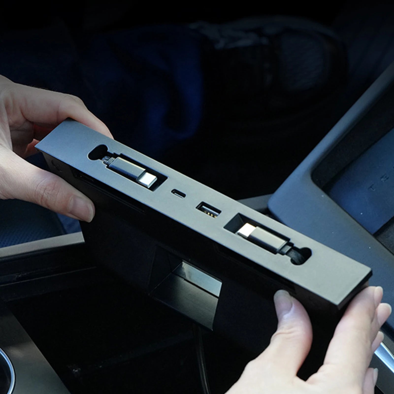 Charger Expansion Dock for Tesla ModelY/YL/3 Muti-Ports Charging Hub 60W Dual Type-C Retractable Cables for Center Console Qme