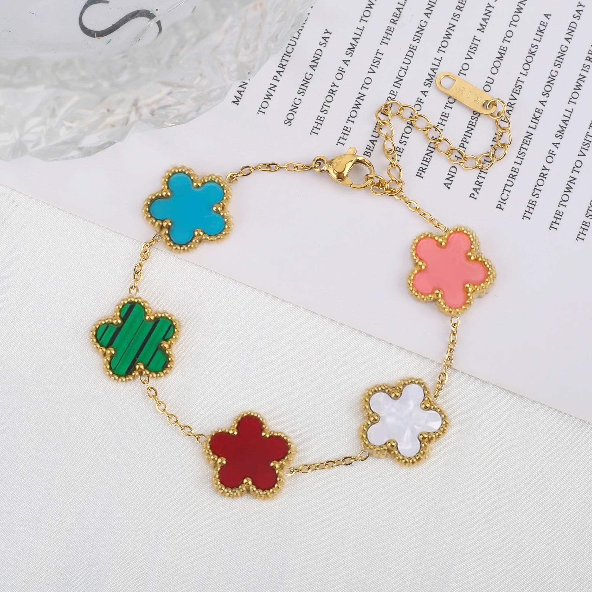 Light Luxury Stainless Steel Hot Sale Black and White Shell Five Leaf Flower Bracelet Simple Woman Fashion Daily Party Jewelry C Qme Bracelet 7