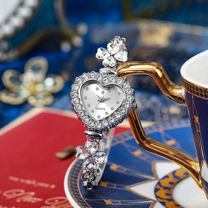 Requintado relógio de pulso feminino em forma de coração, pulseira quartzo sem caixa, moda Qme