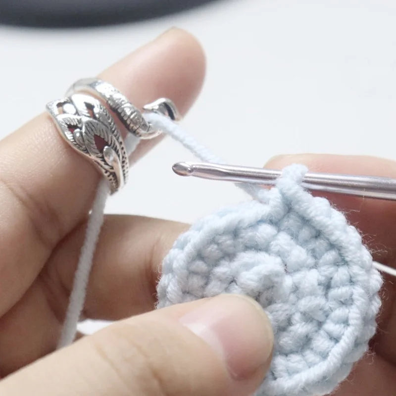 Adjustable Knitting Crochet Ring, Yarn Guide Finger Holder, Anti-Slip Tension Ring for Knitting Tools Qme